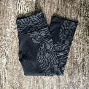 Nike Dri-Fit Cropped Leggings in Black, S